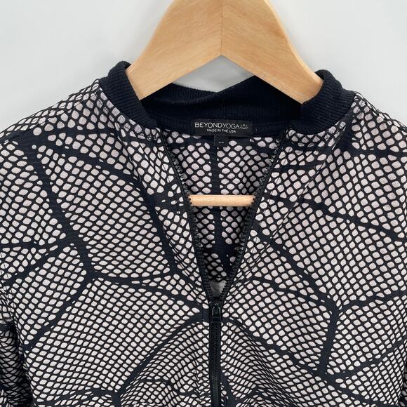 BEYOND YOGA Black & White Abstract Chromatic Bomber Jacket // XS - Picture 5 of 10